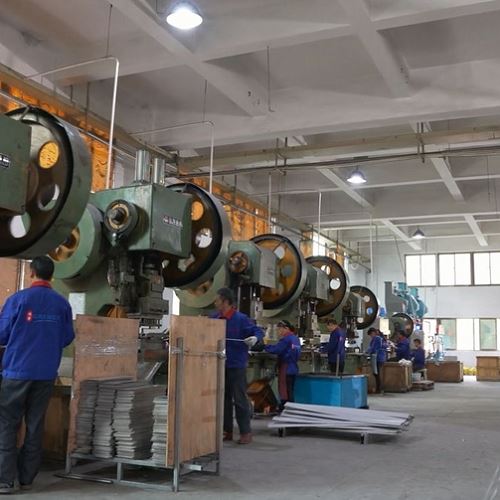 workshop of T shape clamp for tin roof(001)