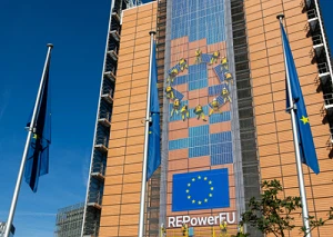 欧州委員会は再生可能許可の加速を目指しています
